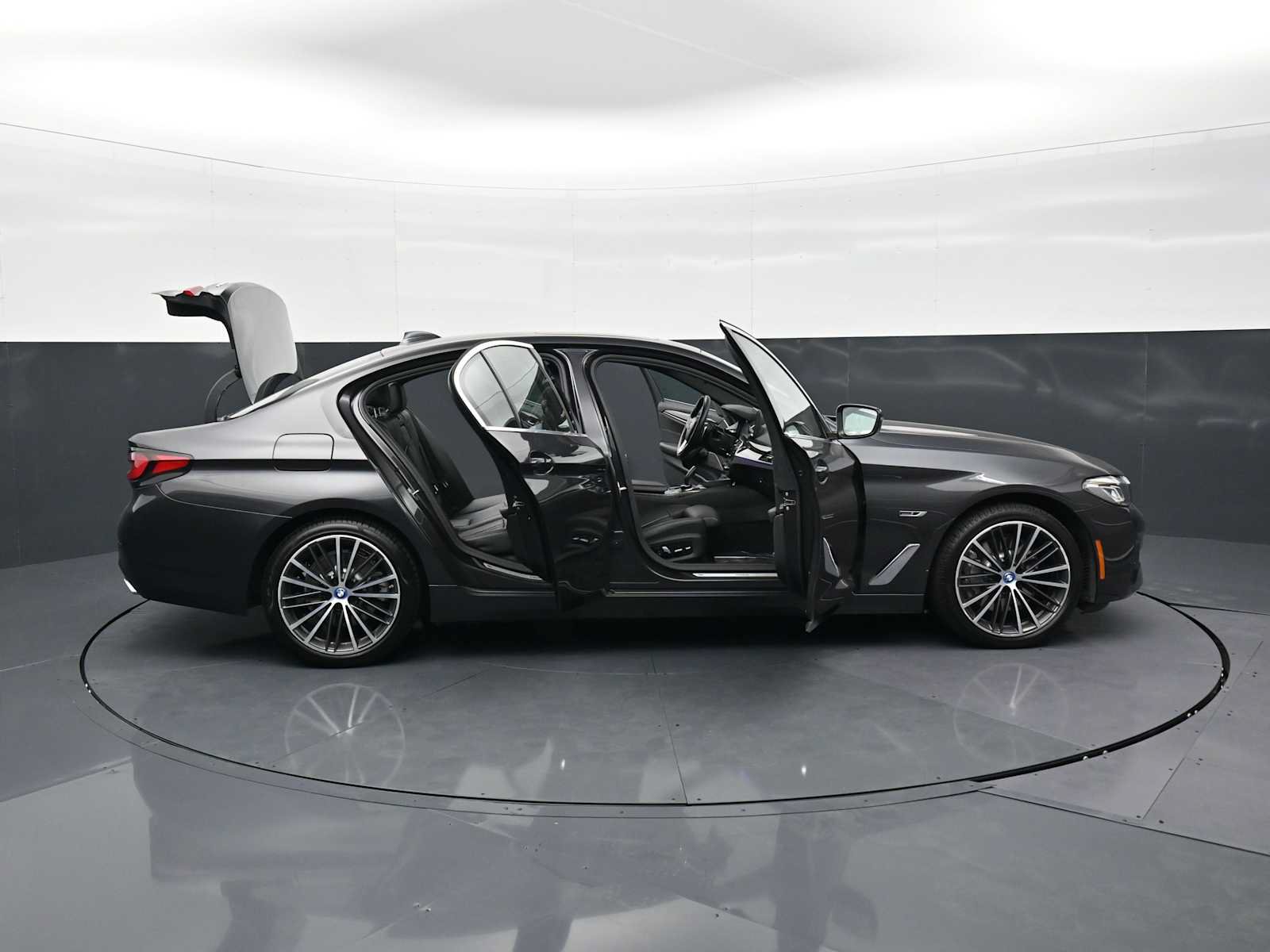 Used 2022 BMW 530e w/ Executive Package RWD image 35