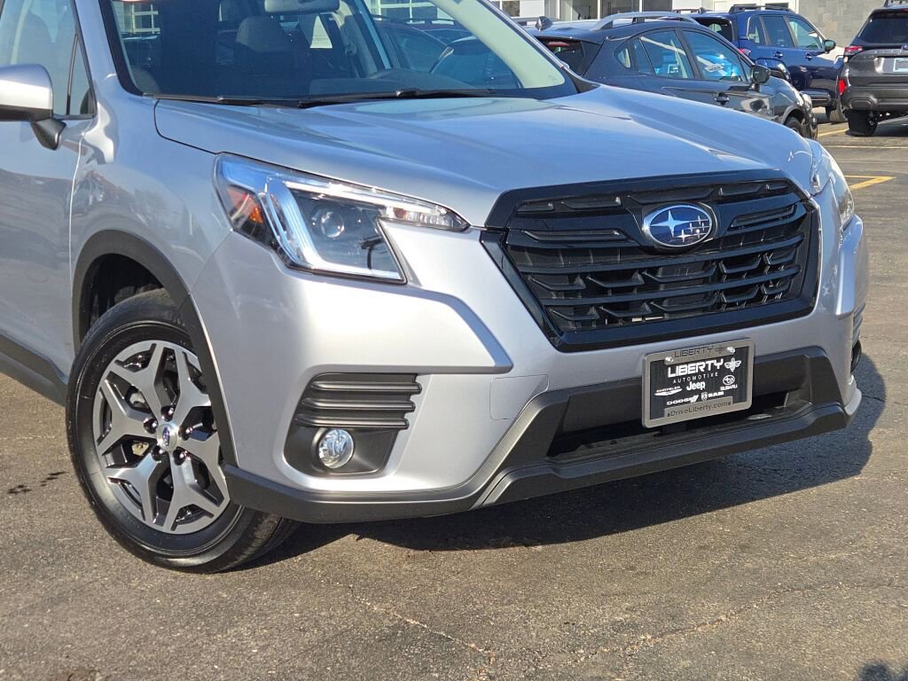 Used 2023 Subaru Forester Premium image 2