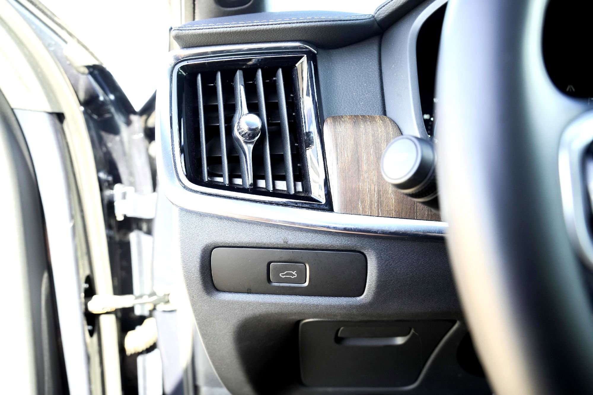 Used 2023 Volvo V90 B6 Cross Country Ultimate image 21