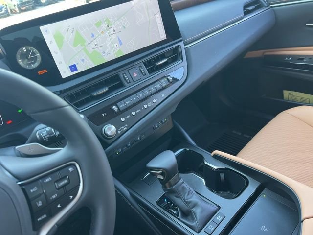 Used 2025 Lexus ES 300h w/ Premium Package image 24