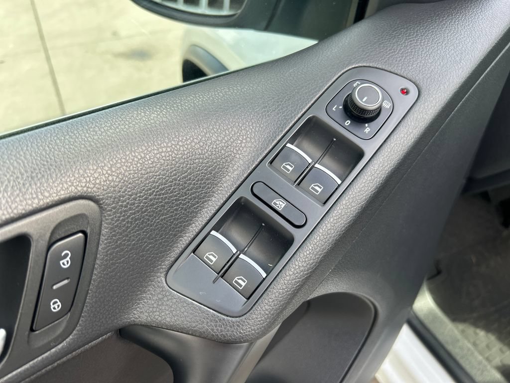 Used 2017 Volkswagen Tiguan Sport AWD/4WD image 16