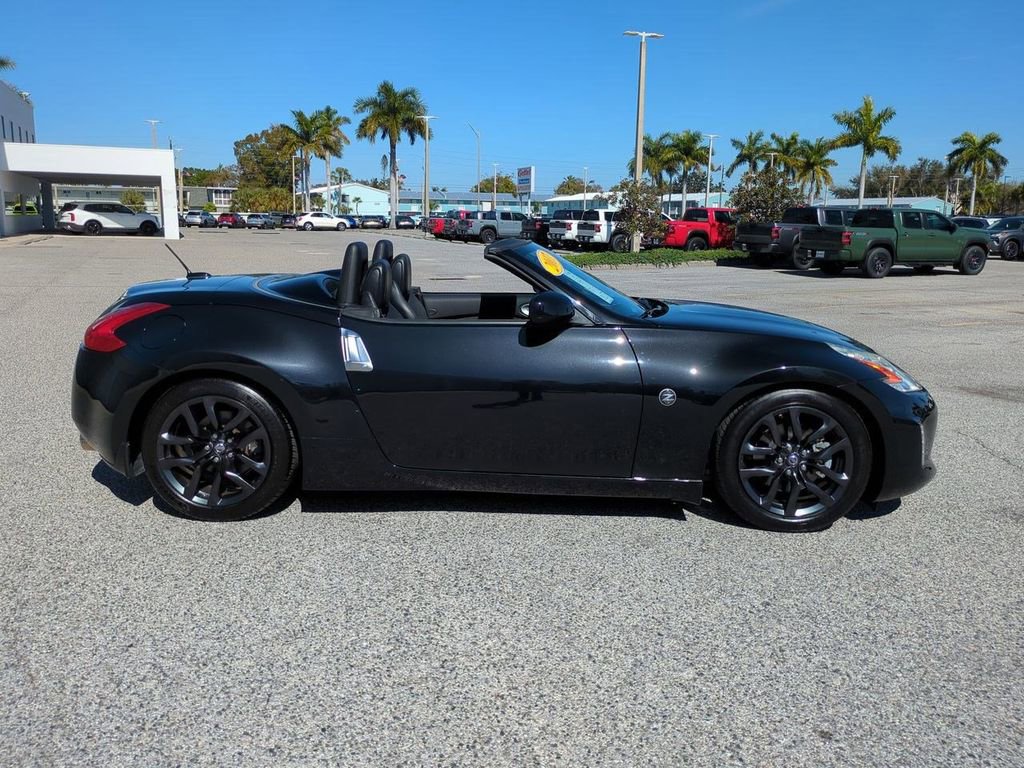 Used 2017 Nissan 370Z Touring image 4