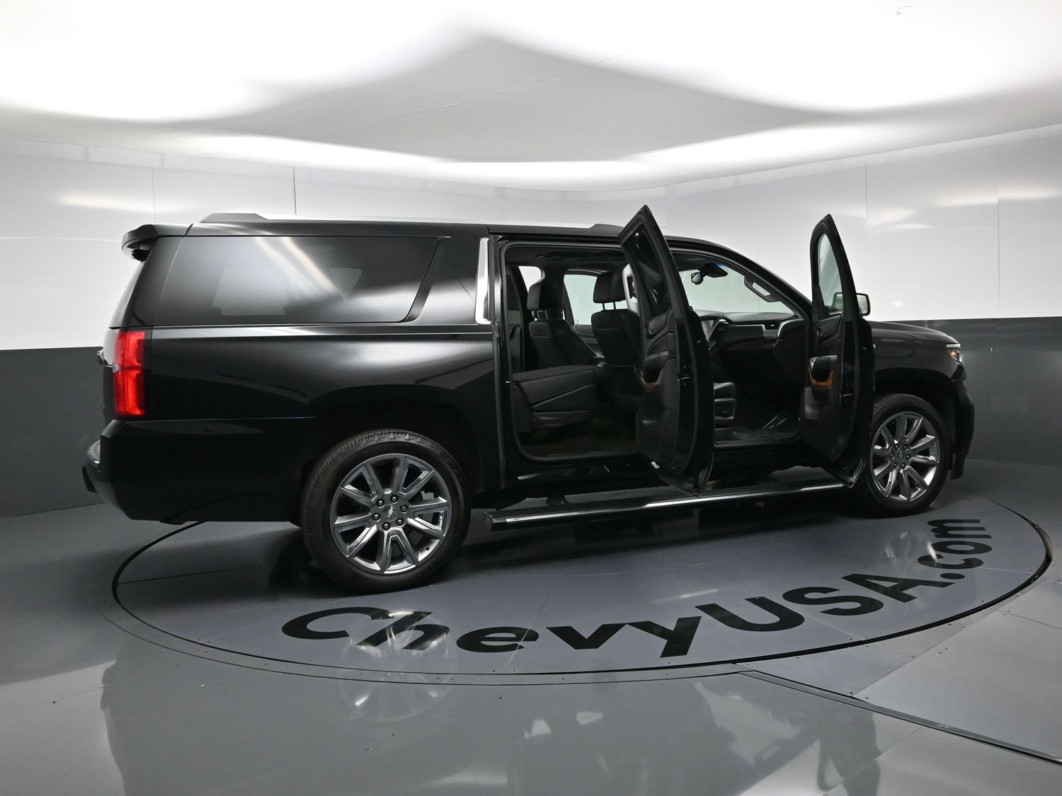 Used 2017 Chevrolet Suburban Premier AWD/4WD image 26