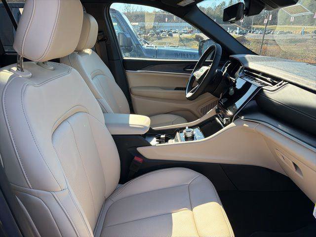 New 2025 Jeep Grand Cherokee Limited w/ Luxury Tech Group II image 28