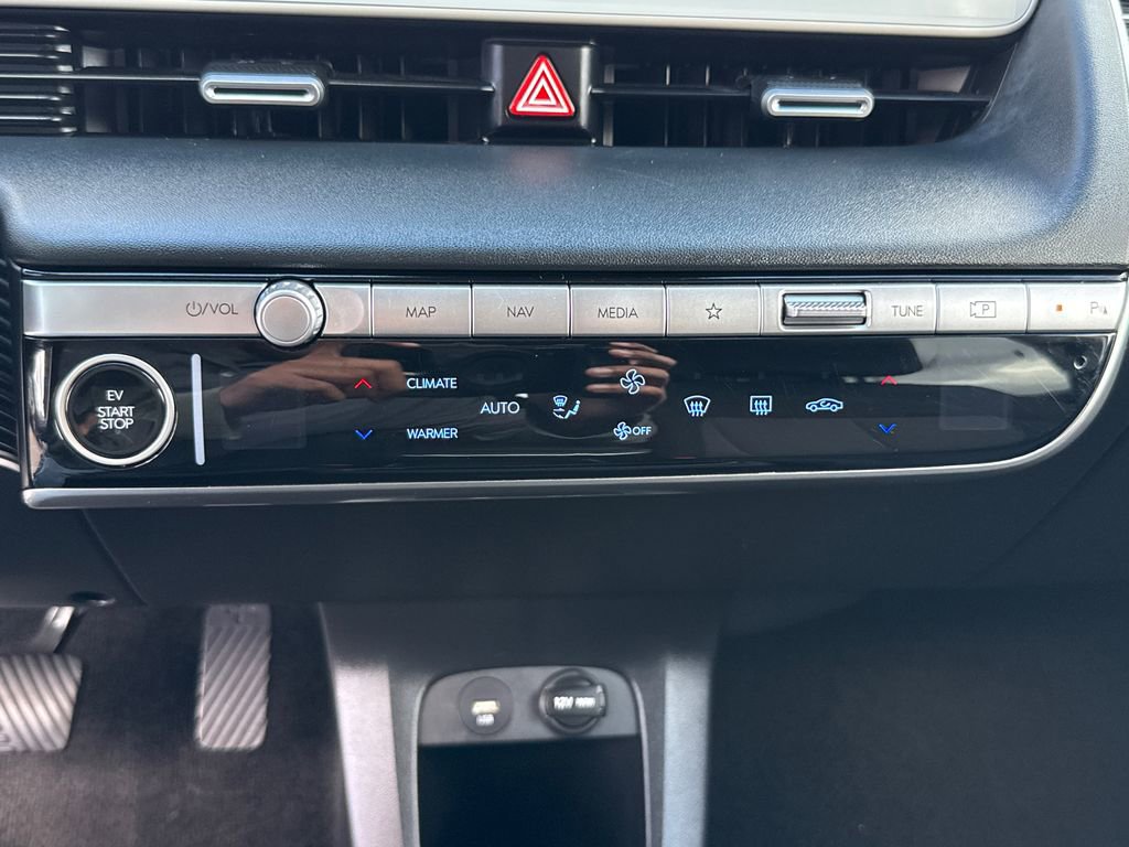 Used 2024 Hyundai Ioniq 5 SE image 26
