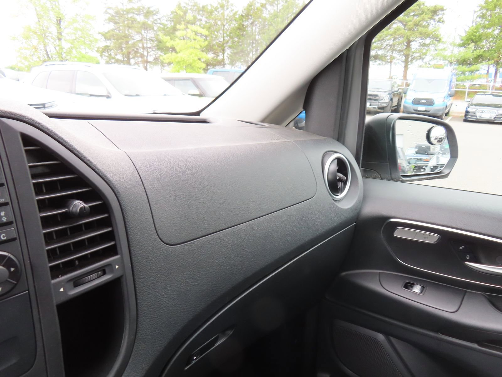 Used 2016 Mercedes-Benz Metris Passenger image 23