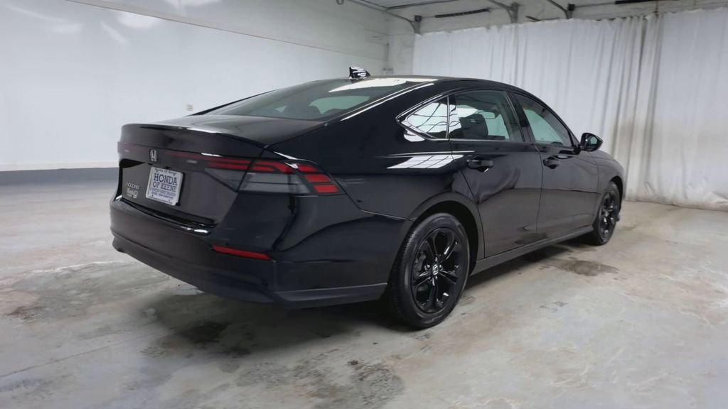 Used 2025 Honda Accord SE image 8