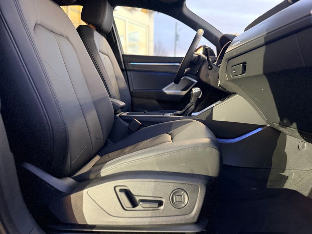 Used 2025 Audi Q3 2.0T Premium Plus w/ Premium Plus Package image 21