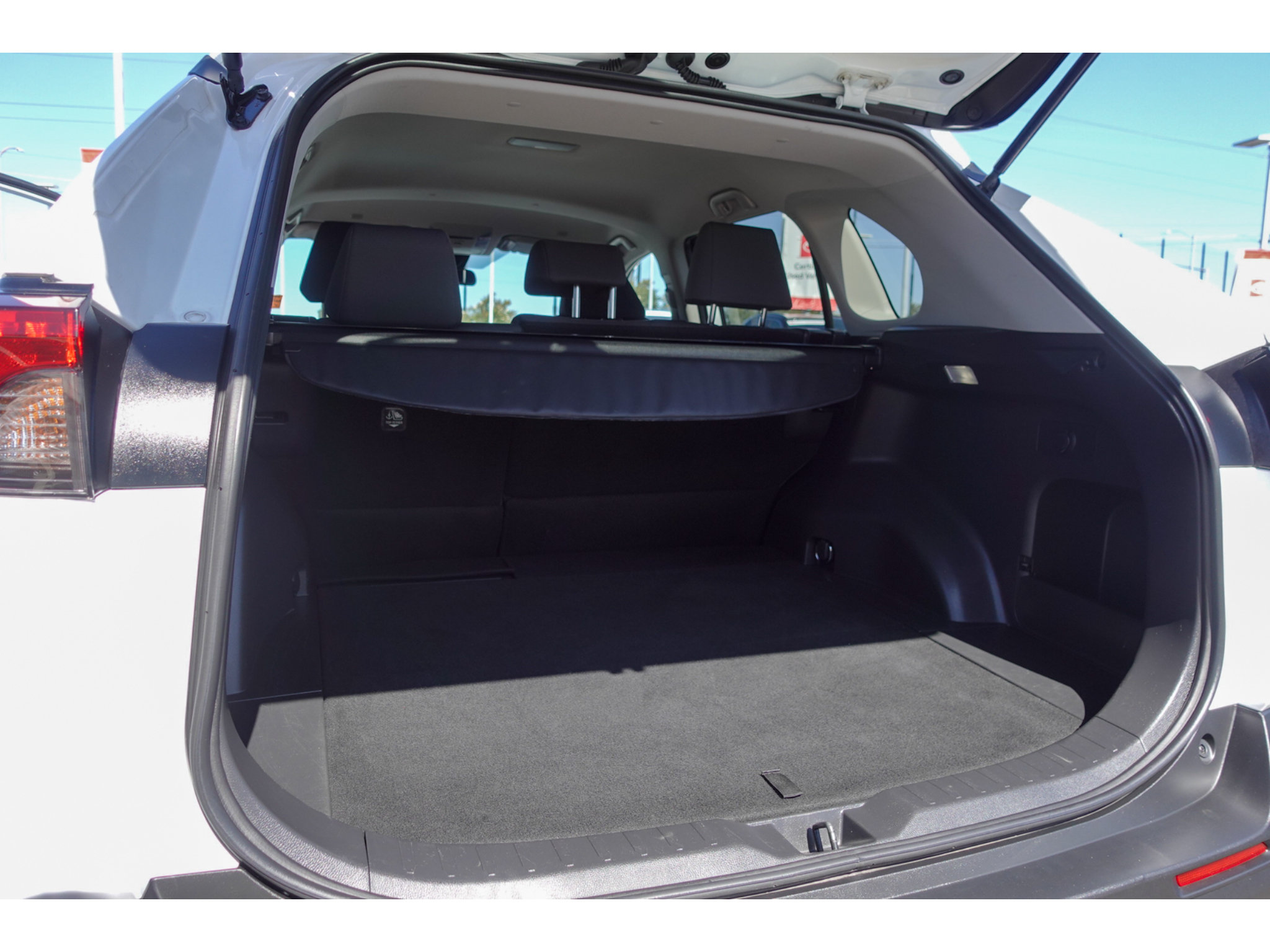 Used 2025 Toyota RAV4 XLE AWD/4WD image 23