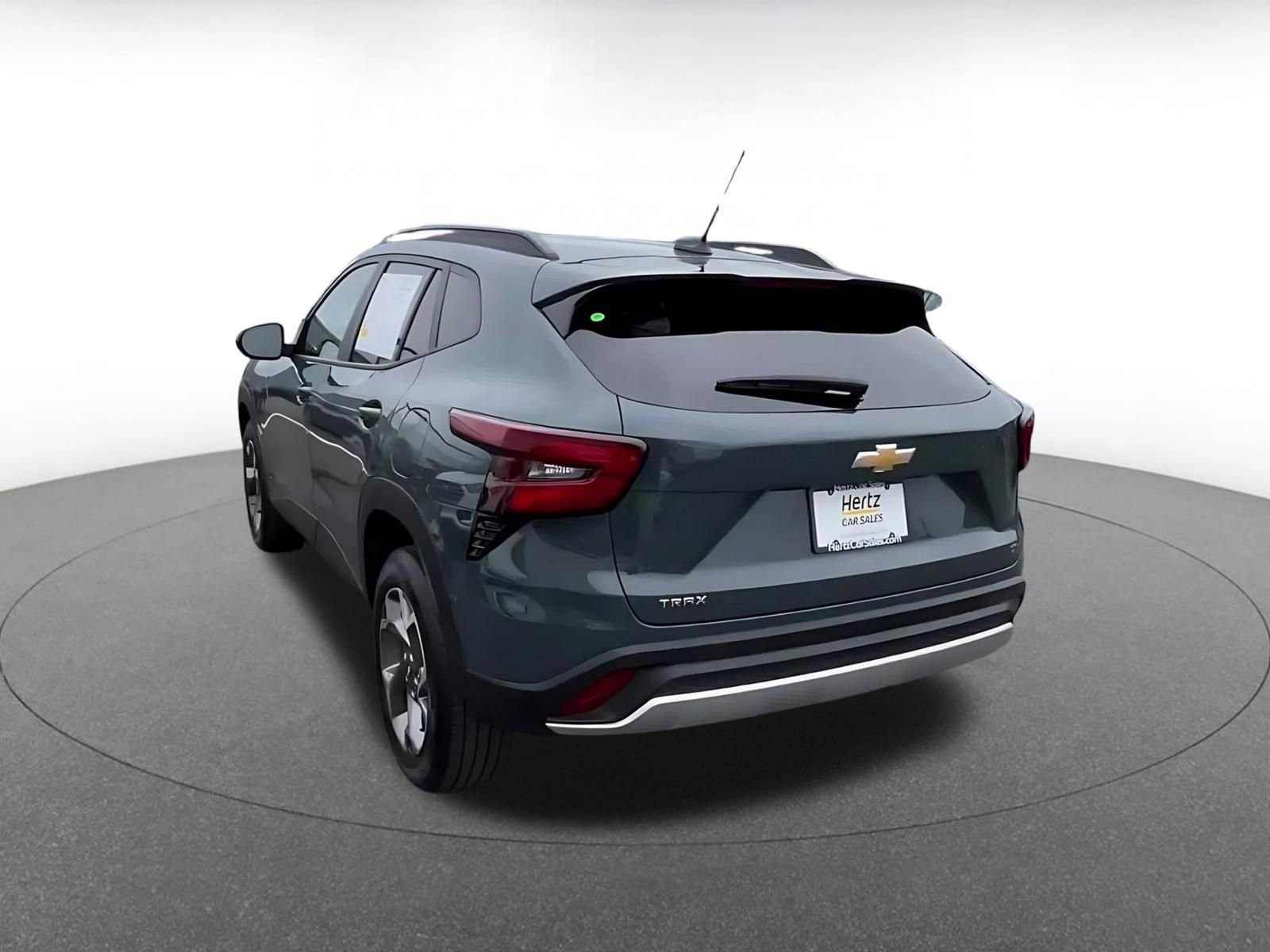 Used 2025 Chevrolet Trax LT FWD image 11