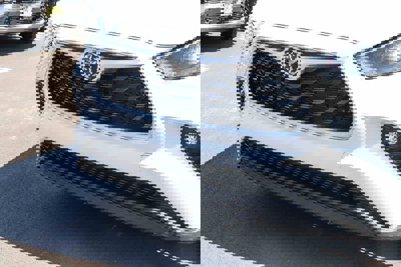 Used 2023 Toyota Highlander XLE image 8