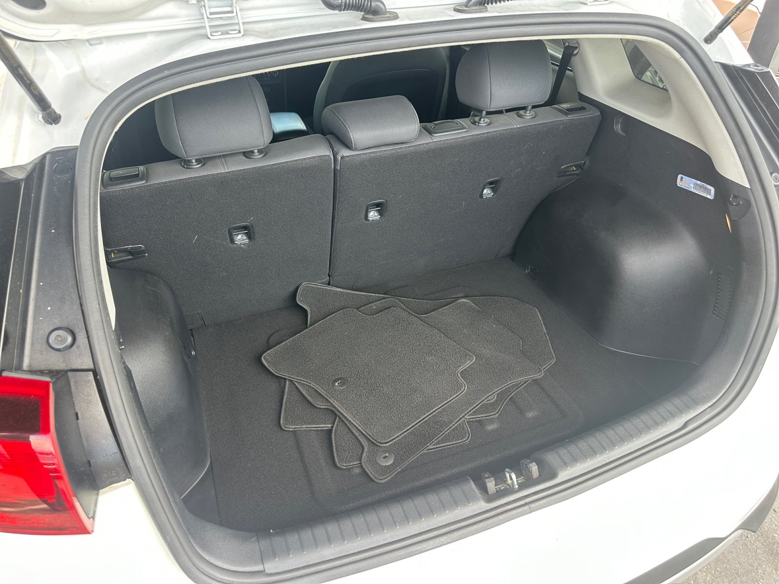 Used 2022 Kia Niro LX FWD image 26