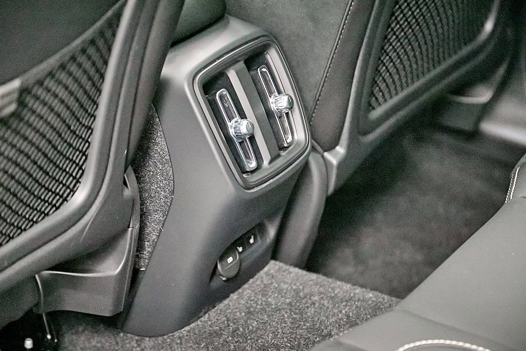 Certified 2023 Volvo C40 P8 Recharge Ultimate image 21