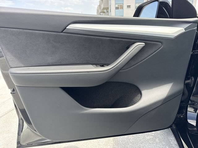 Used 2025 Tesla Model Y Long Range AWD/4WD image 13