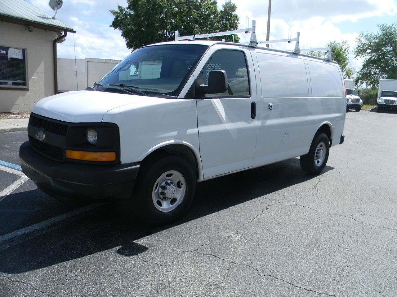 Used 2015 Chevrolet Express 2500 image 1