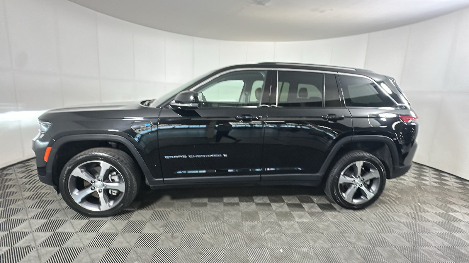 Used 2023 Jeep Grand Cherokee 4WD 4xe image 7