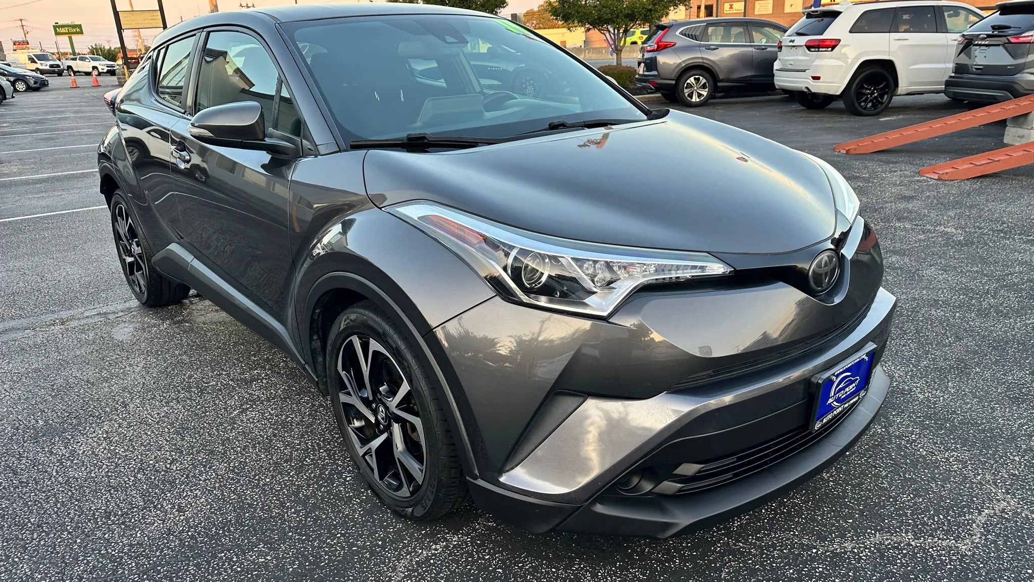 Used 2019 Toyota C-HR XLE image 3