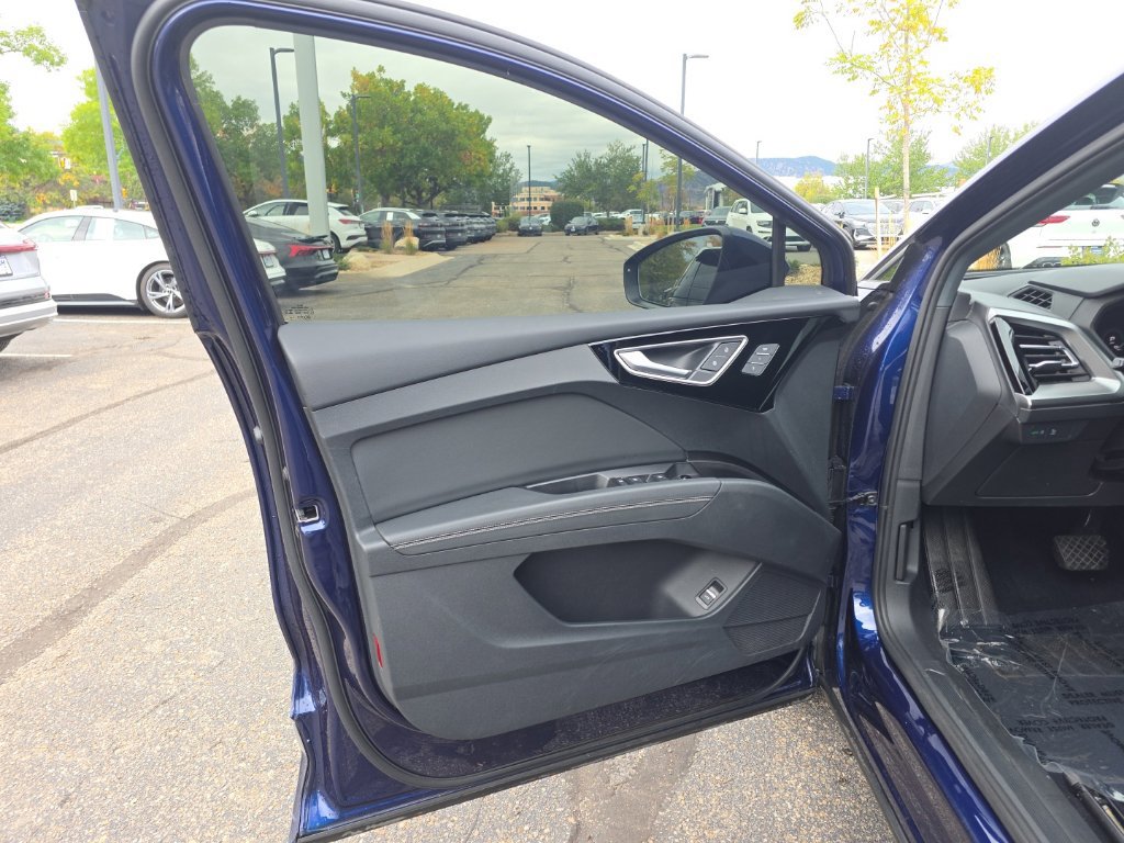 Used 2023 Audi Q4 e-tron Prestige AWD/4WD image 9