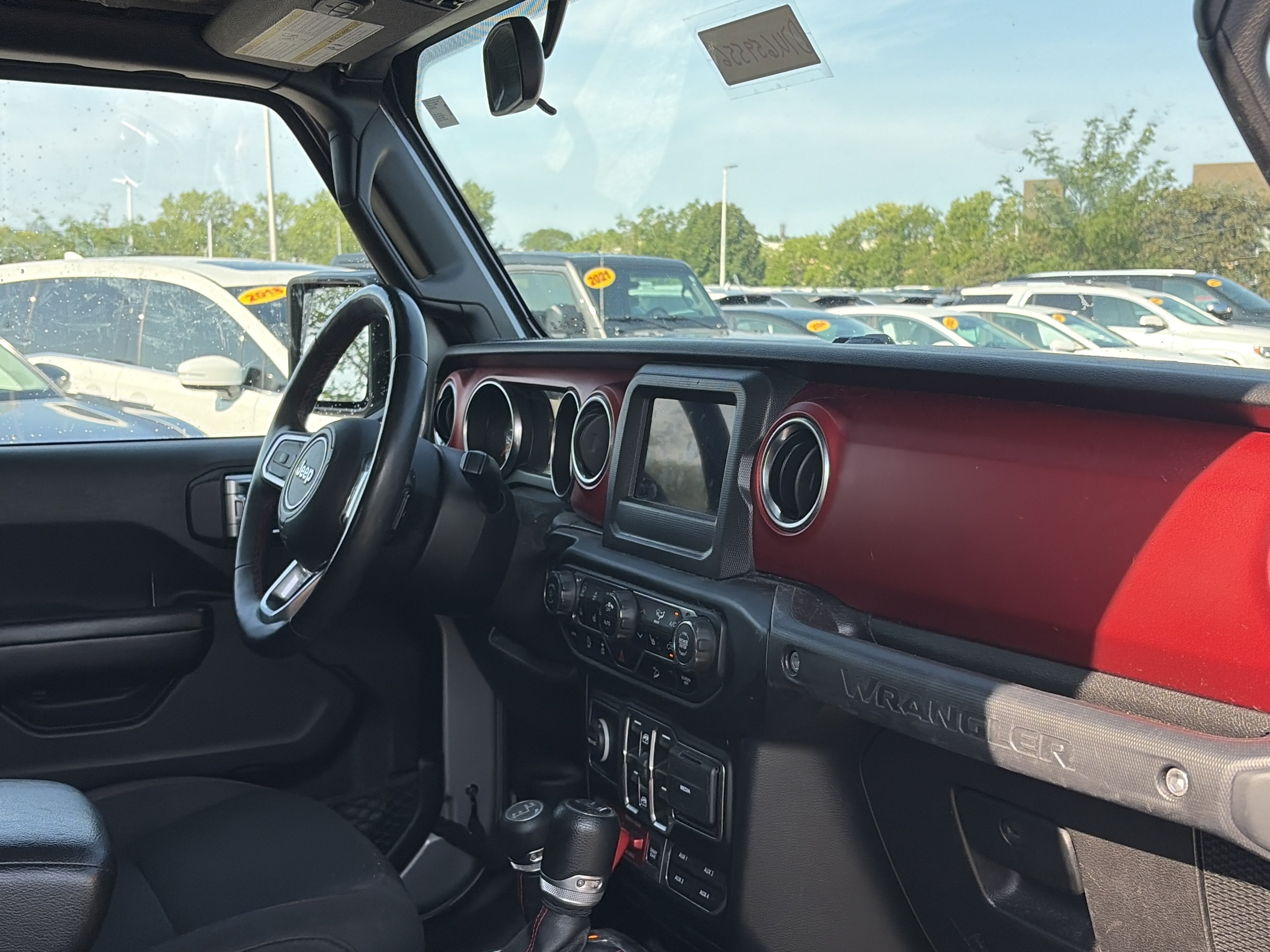 Used 2019 Jeep Wrangler Unlimited Rubicon w/ LED Lighting Group AWD/4WD image 13