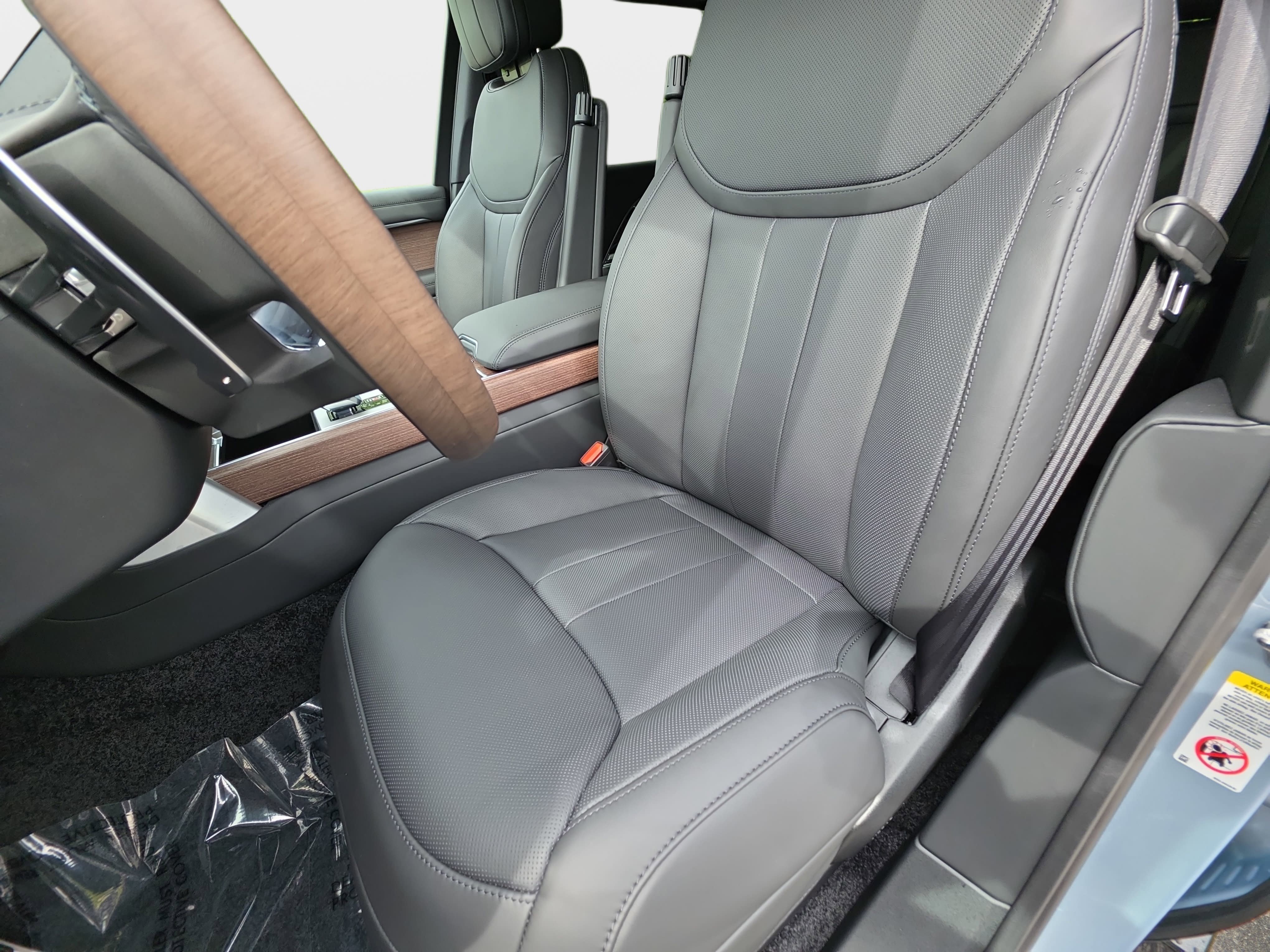New 2026 Land Rover Range Rover Long Wheelbase SE AWD/4WD image 17