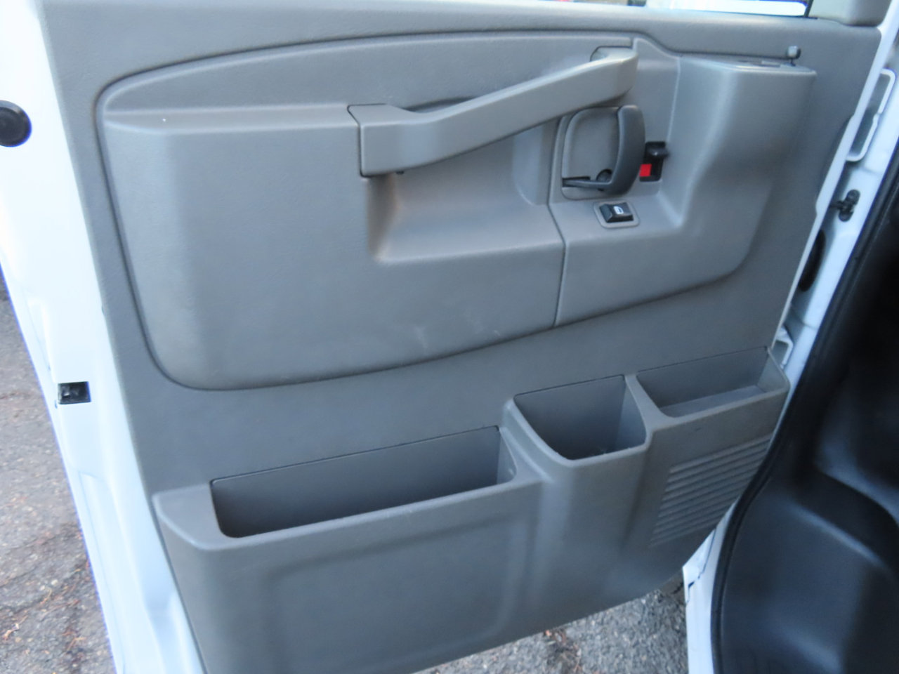 Used 2021 Chevrolet Express 2500 w/ Driver Convenience Package image 9