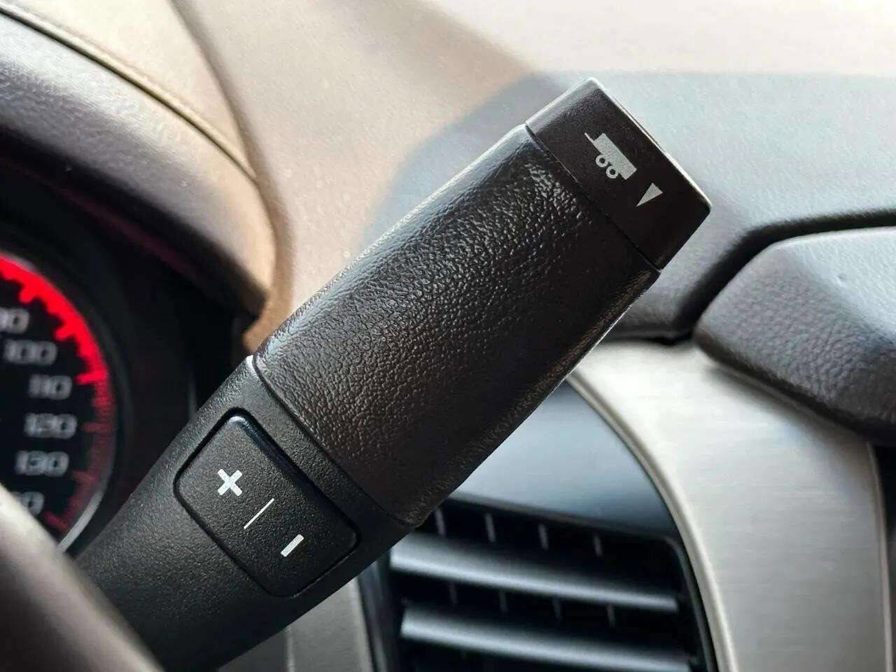 Used 2015 GMC Yukon XL Denali w/ Premium Package AWD/4WD image 25