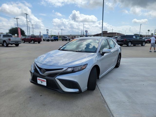 Used 2024 Toyota Camry SE FWD image 3