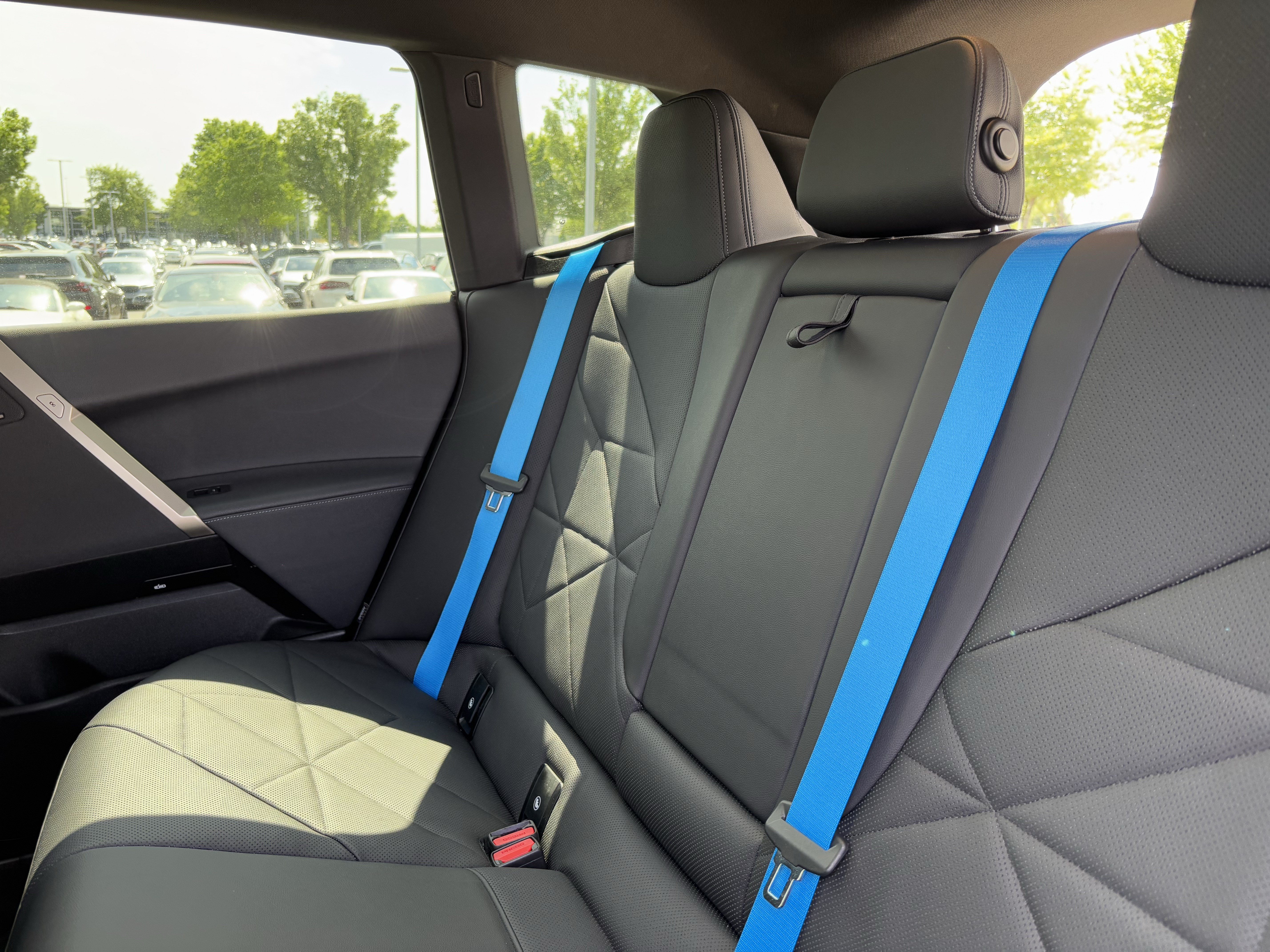 Certified 2023 BMW iX xDrive50 w/ Premium Package AWD/4WD image 33