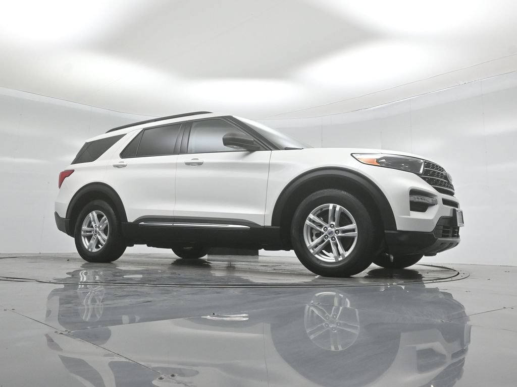 Certified 2023 Ford Explorer XLT w/ Equipment Group 202A RWD image 4