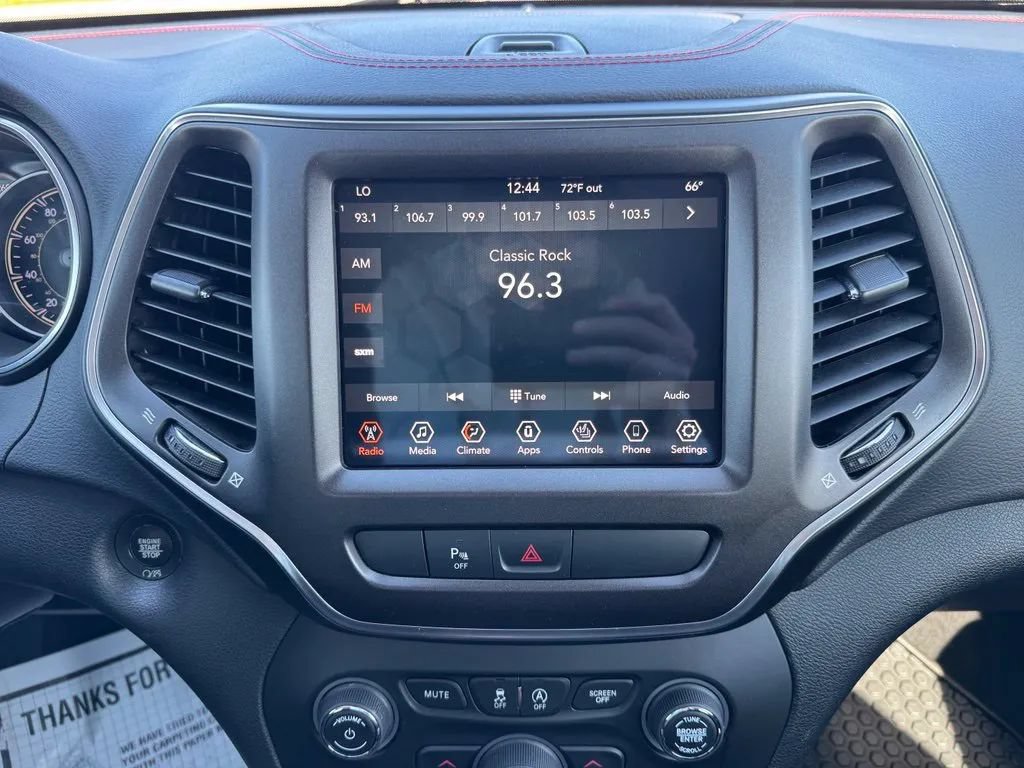 Used 2020 Jeep Cherokee Trailhawk w/ Cold Weather Group AWD/4WD image 25