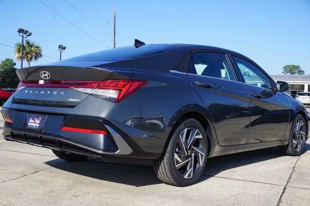 New 2026 Hyundai Elantra Limited FWD image 4