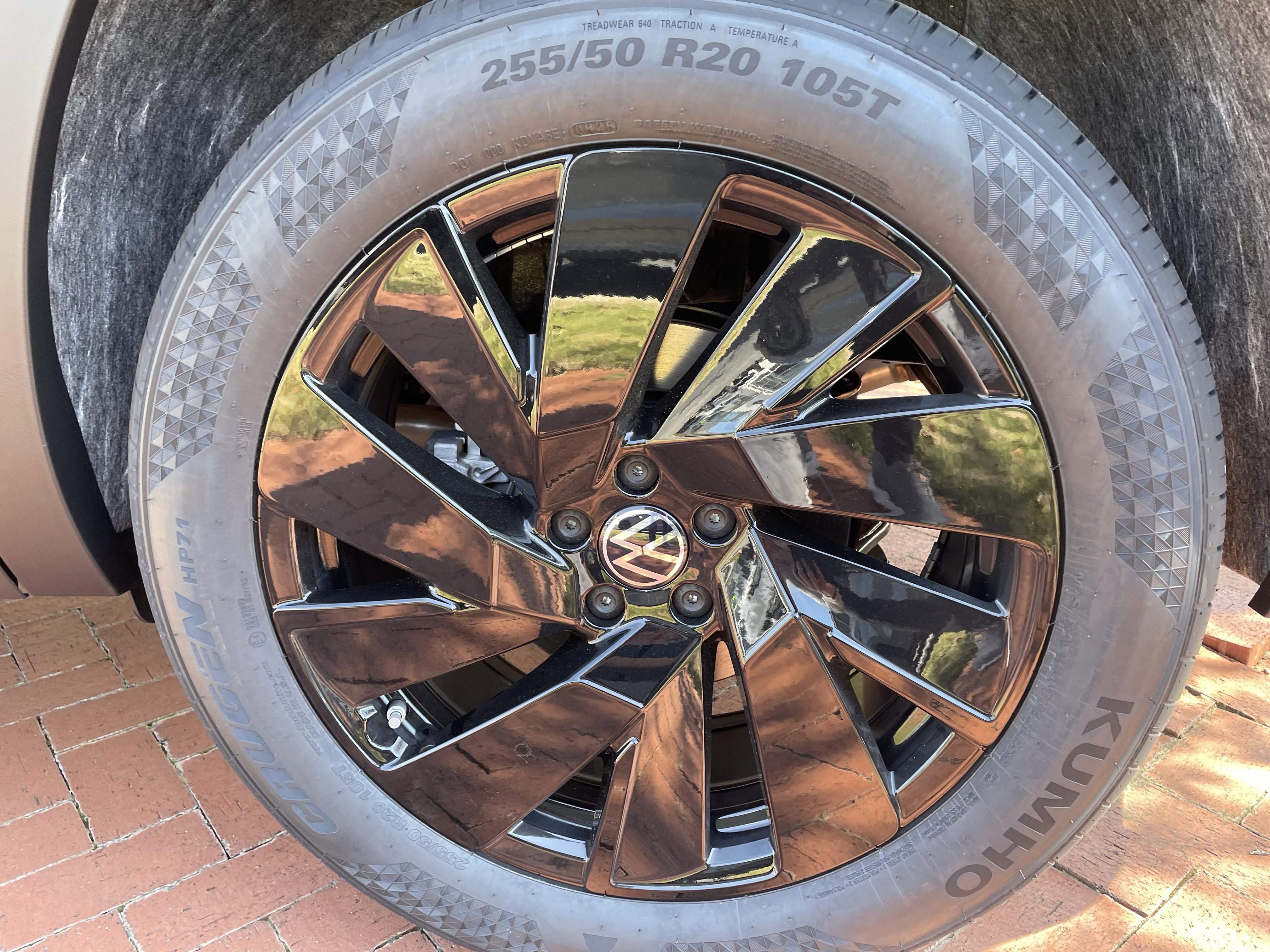 New 2026 Volkswagen Atlas Cross Sport SE image 8