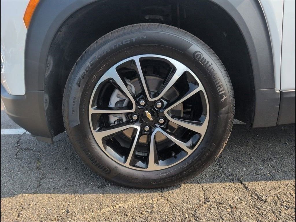 Used 2025 Chevrolet TrailBlazer LT w/ Driver Confidence Package image 25