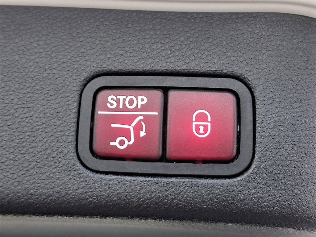 Used 2018 Mercedes-Benz GLE 550e 4MATIC image 29