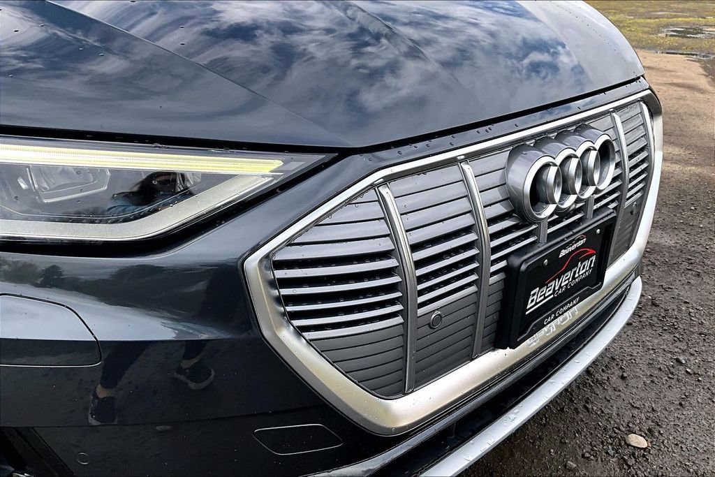 Used 2019 Audi e-tron Prestige w/ Prestige Package AWD/4WD image 32