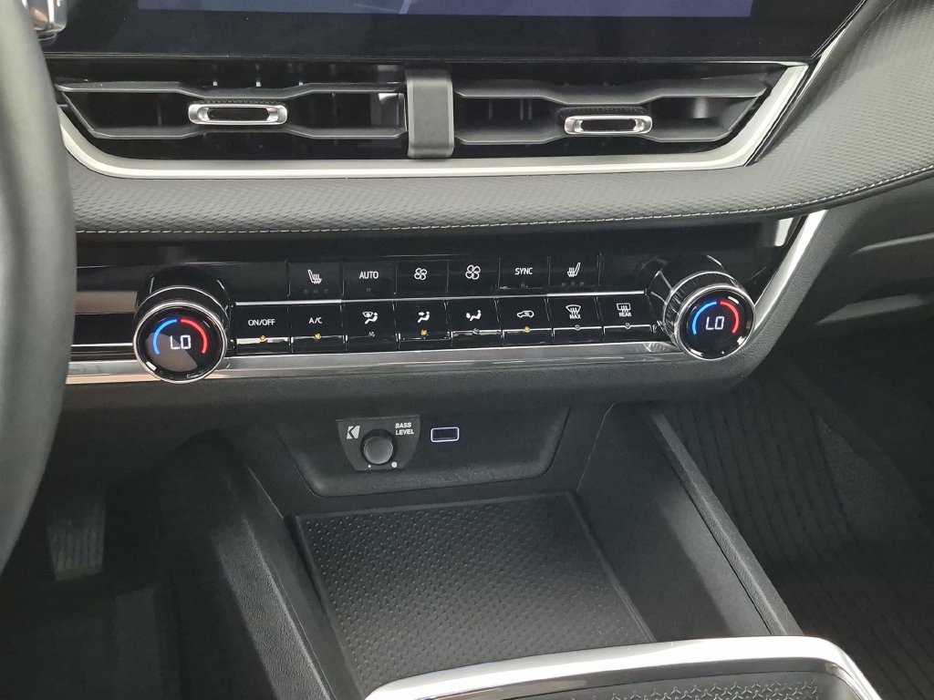 Used 2025 Chevrolet Equinox LT w/ Convenience Package II FWD image 27