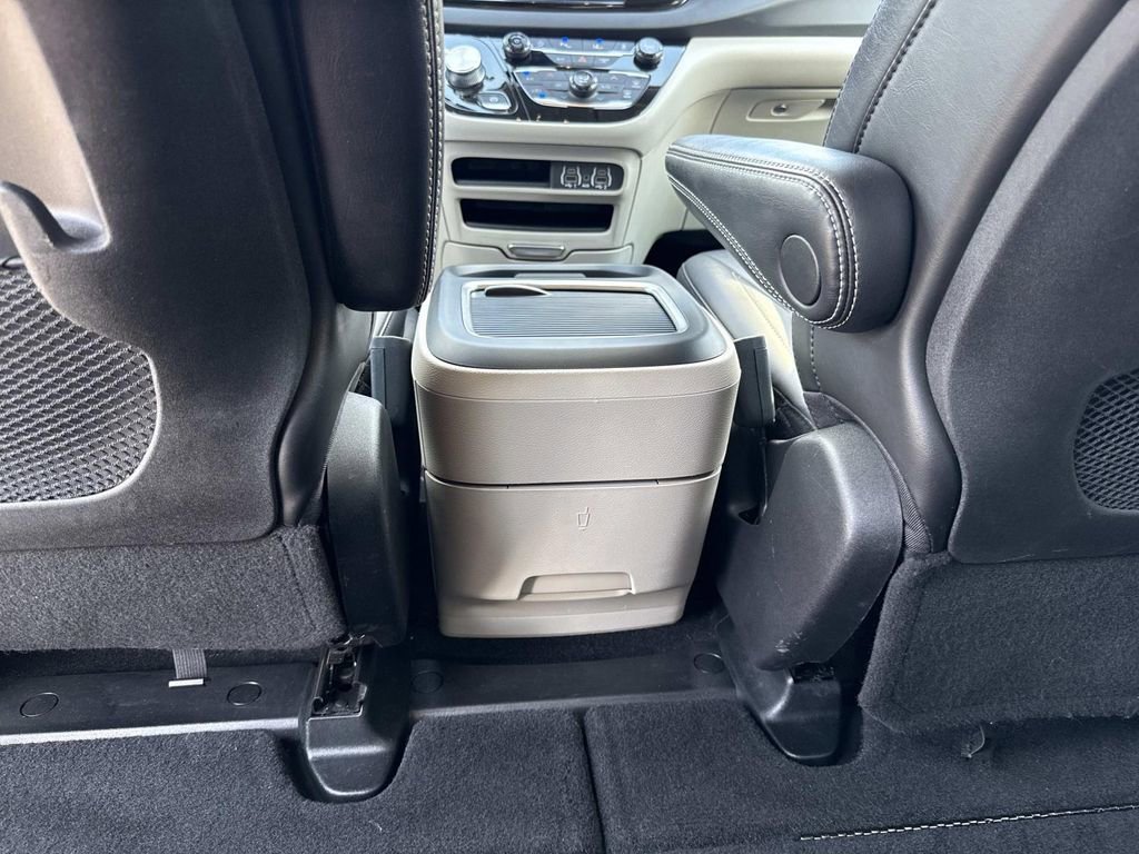 Used 2024 Chrysler Pacifica Touring-L image 21