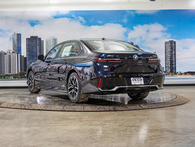 Used 2026 BMW 740i xDrive w/ Premium Package image 9