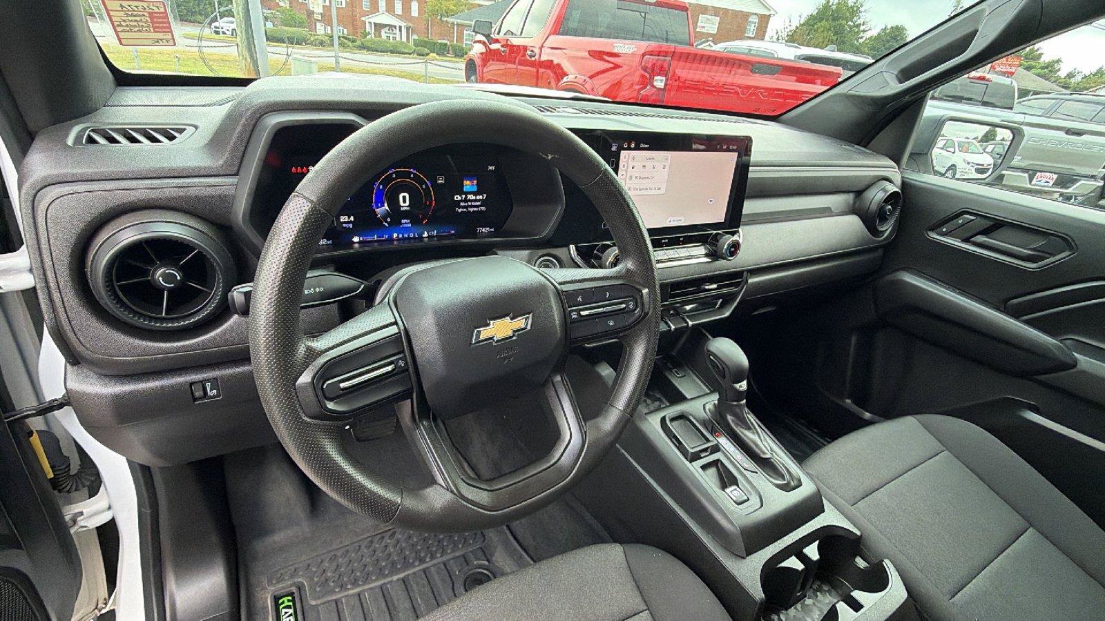 Used 2024 Chevrolet Colorado W/T RWD image 24