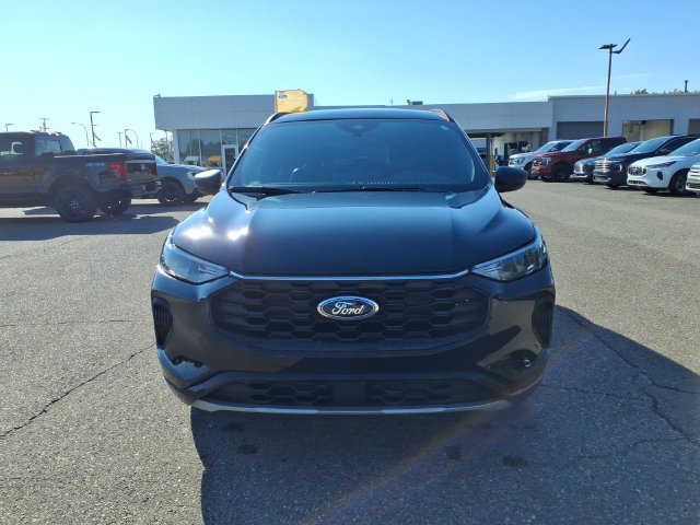 Certified 2023 Ford Escape ST-Line w/ Tech Pack #1 AWD/4WD image 2