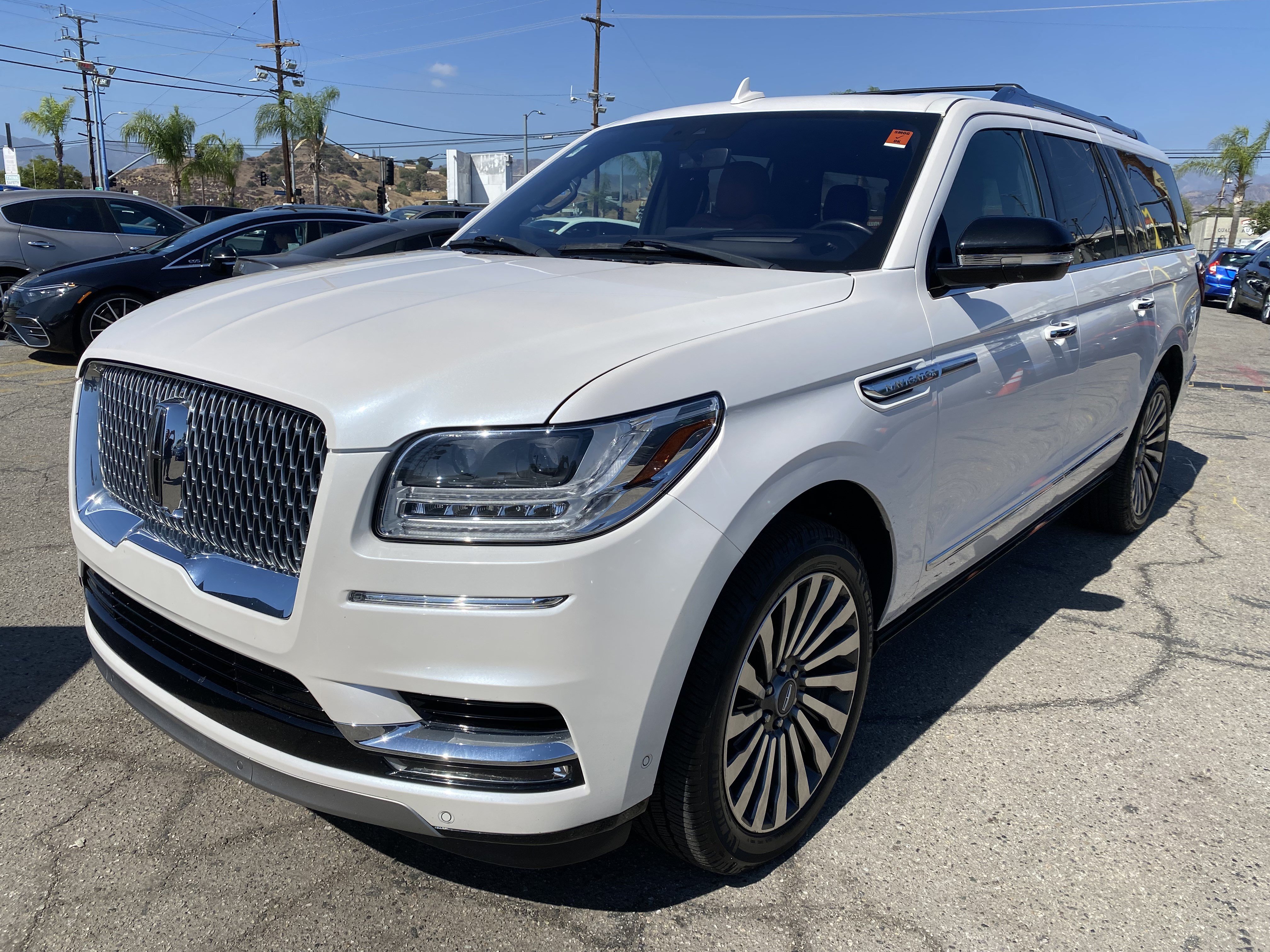 Used 2018 Lincoln Navigator L Reserve w/ Technology Package AWD/4WD image 2