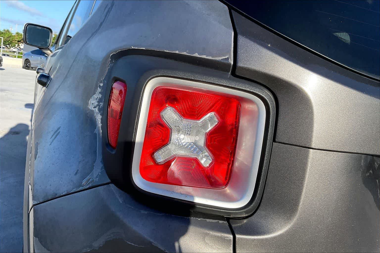 Used 2016 Jeep Renegade Limited FWD image 32