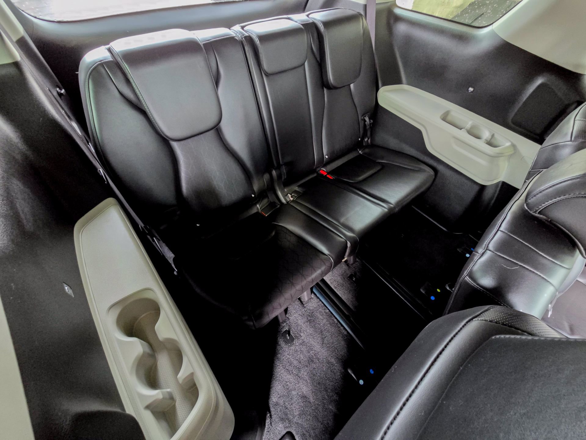 Used 2023 Kia Carnival LX image 22