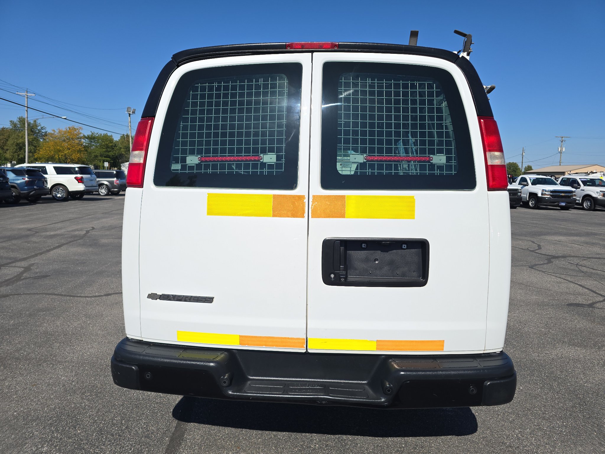 Used 2018 Chevrolet Express 2500 w/ Driver Convenience Package RWD image 7