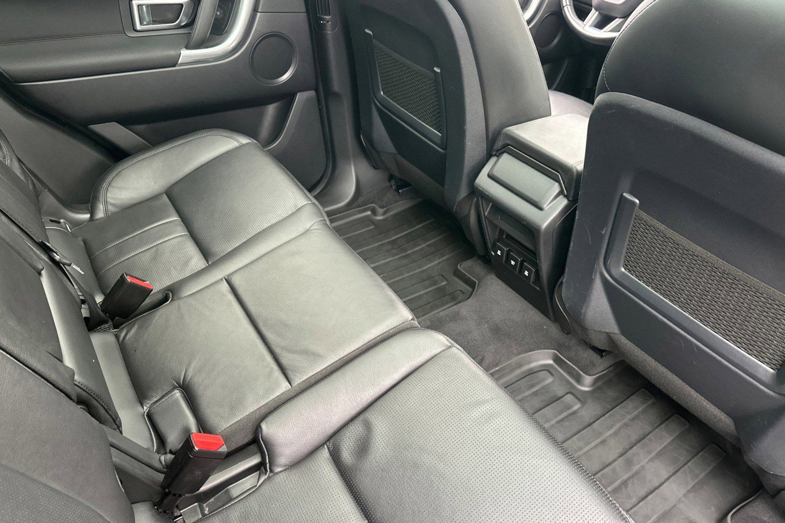 Used 2019 Land Rover Discovery Sport HSE AWD/4WD image 31