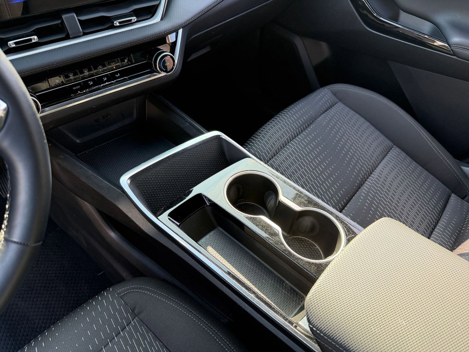 Used 2025 Chevrolet Equinox LT image 40