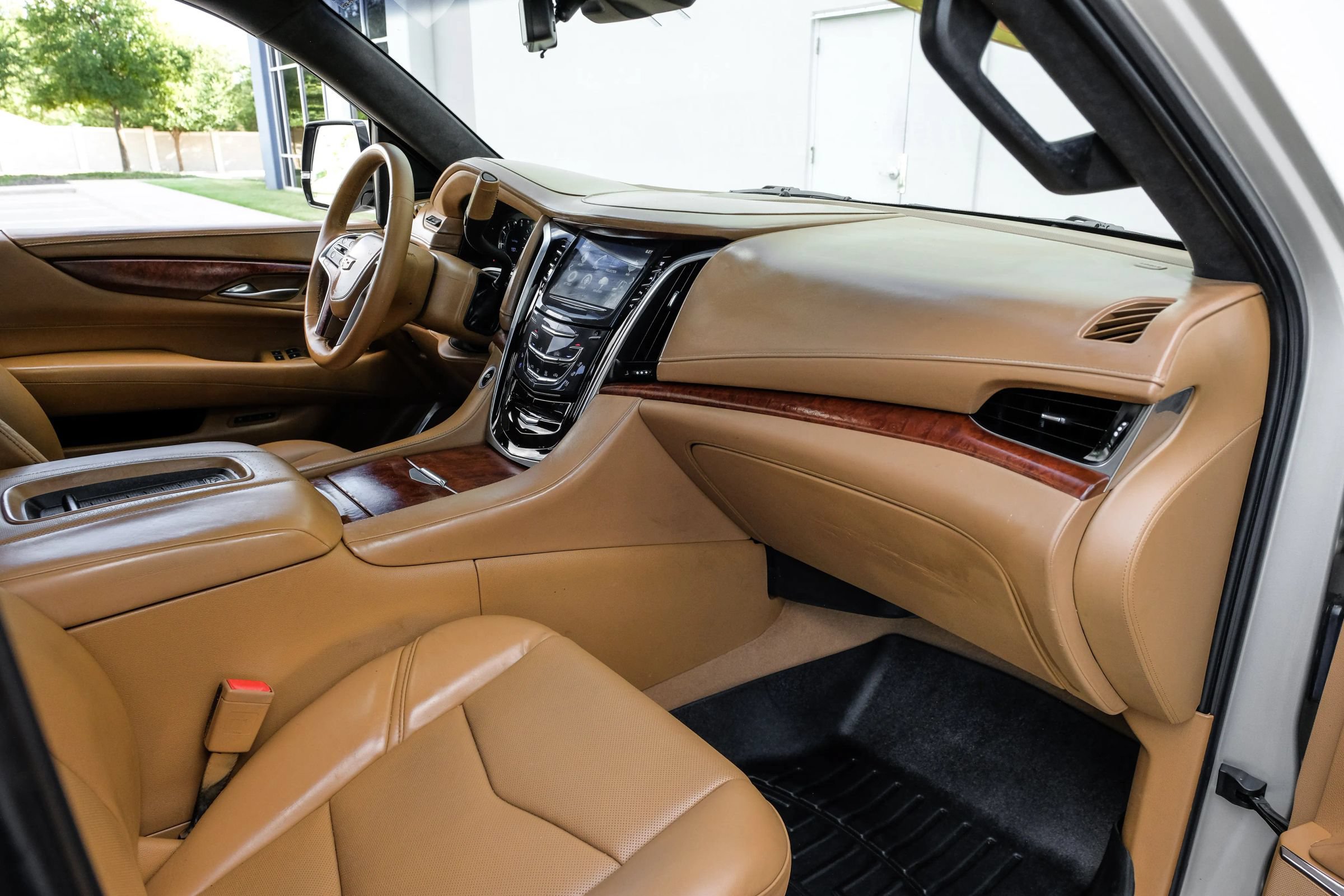 Used 2017 Cadillac Escalade ESV Platinum AWD/4WD image 16