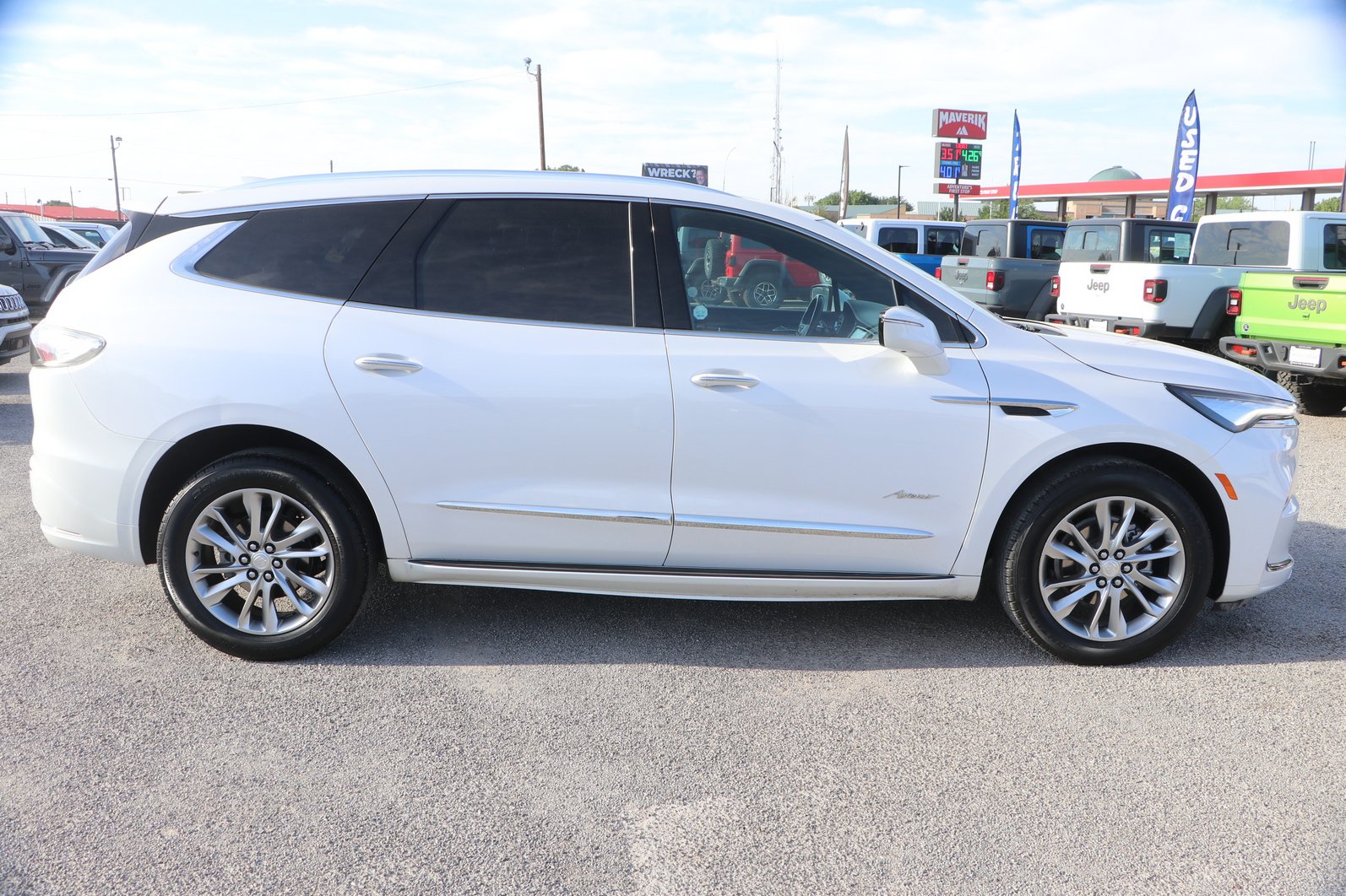 Used 2022 Buick Enclave Avenir w/ Avenir Technology Package AWD/4WD image 8