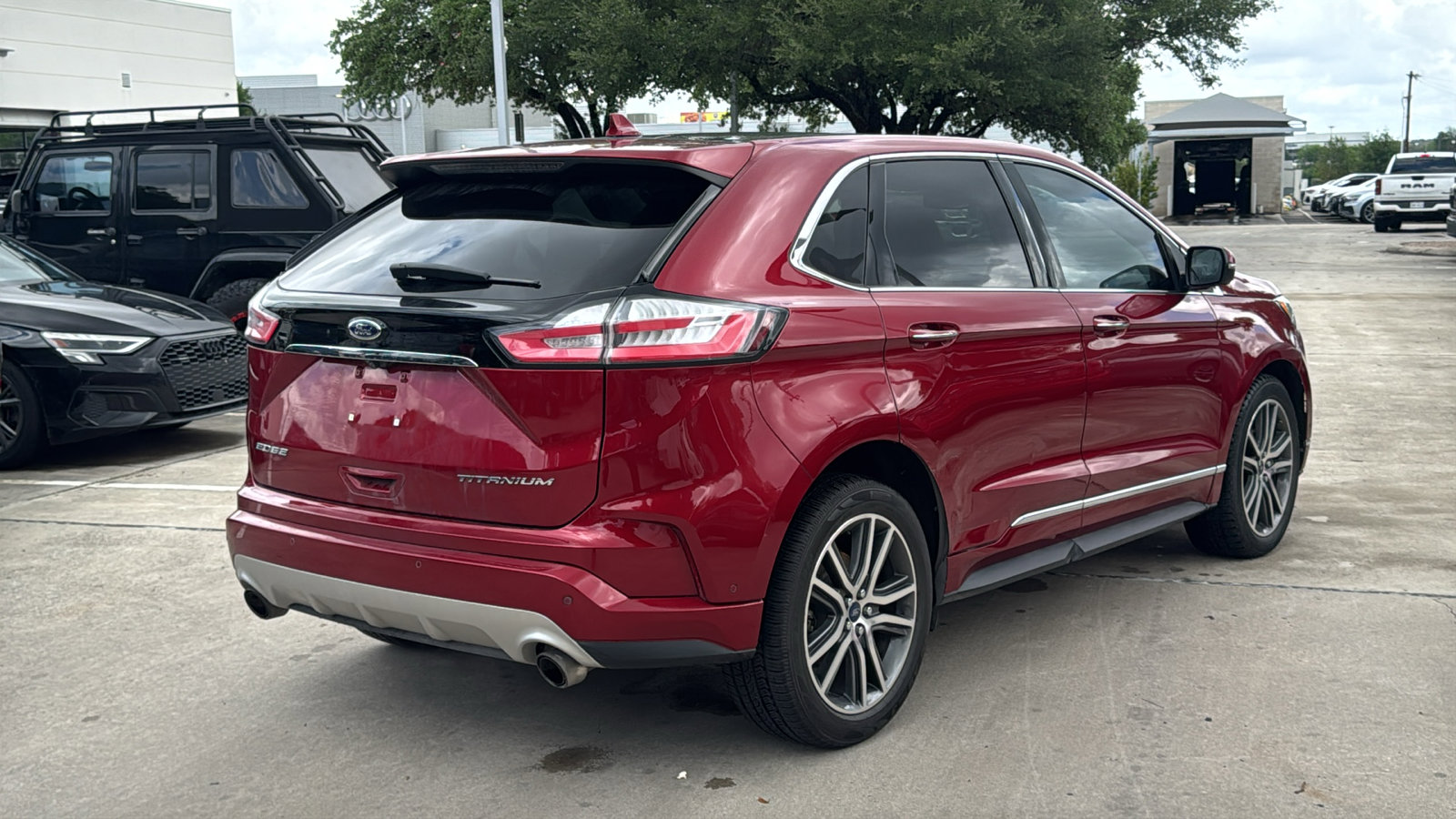 Used 2019 Ford Edge Titanium w/ Equipment Group 301A FWD image 7