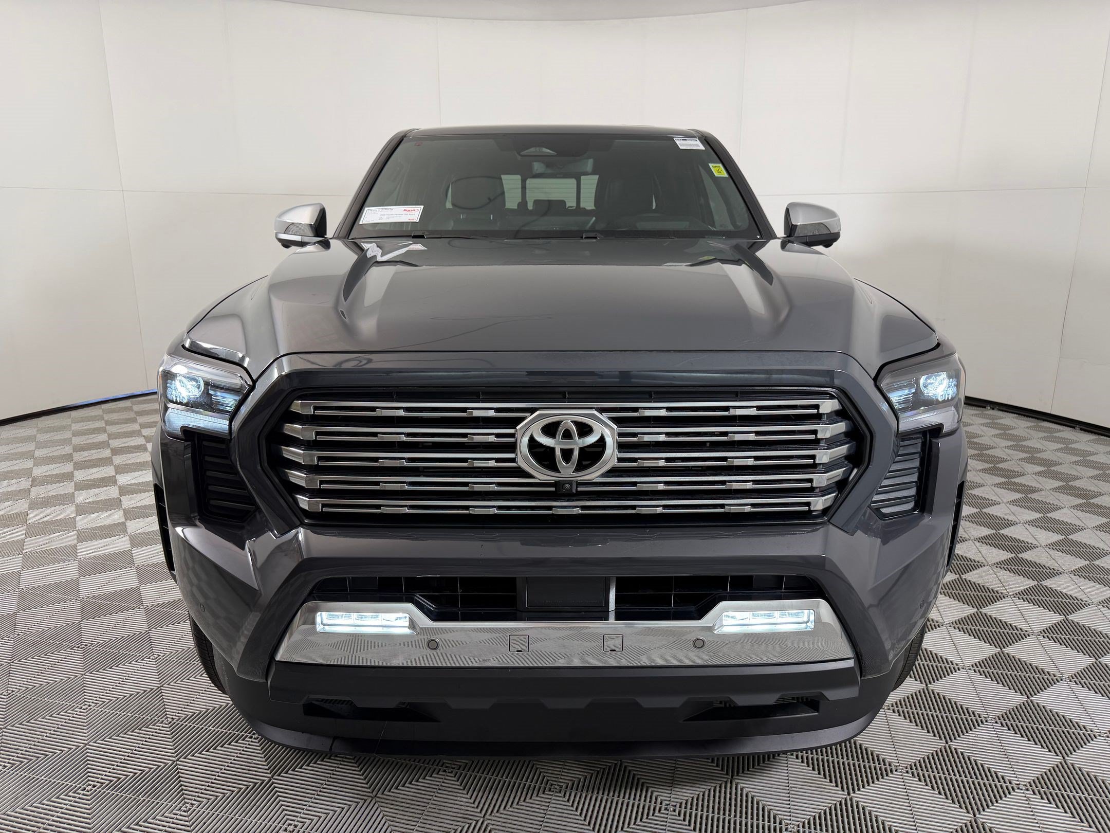 Used 2025 Toyota Tacoma Limited AWD/4WD image 6